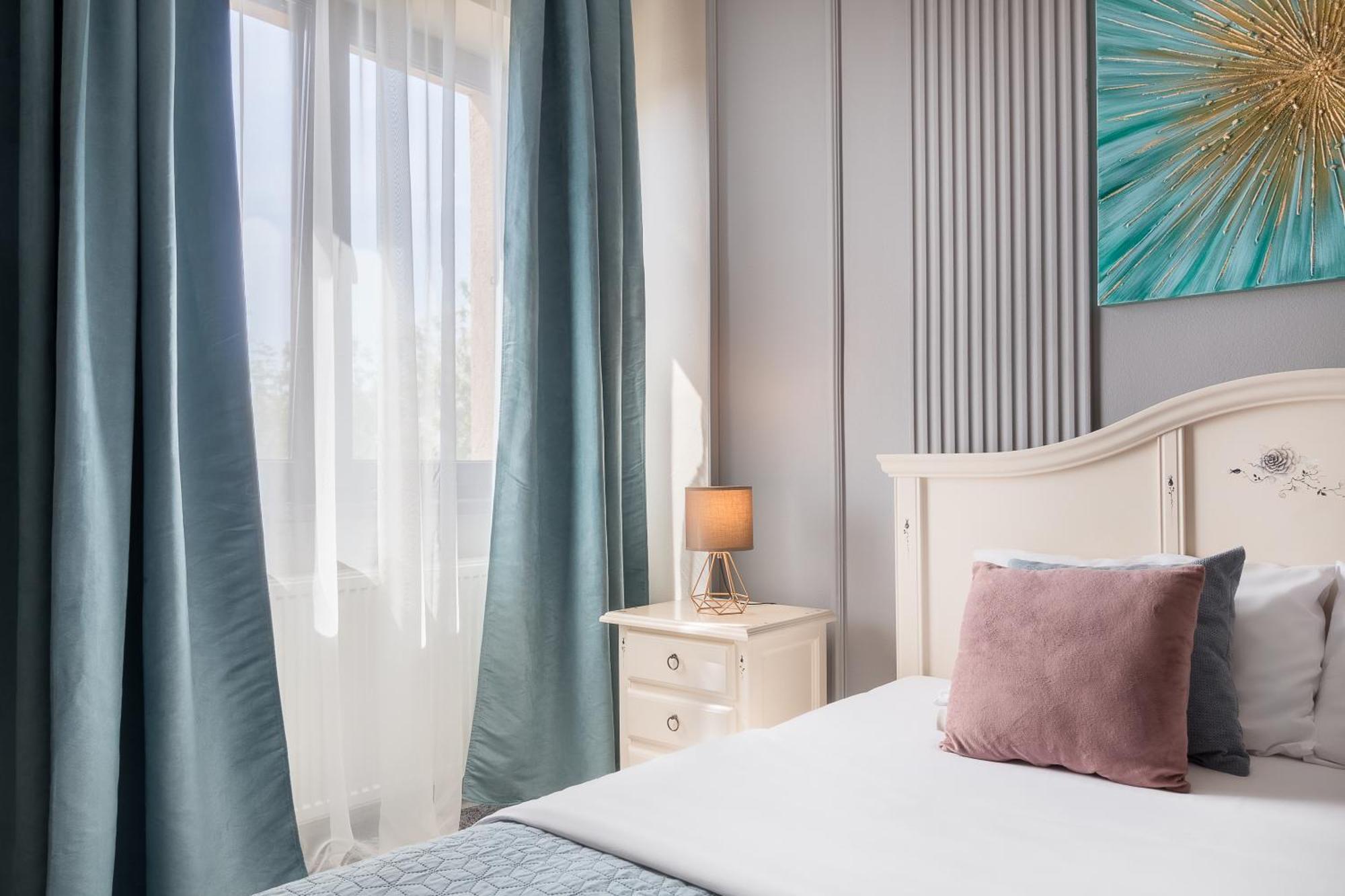 Moonlight Central Apartments Oradea Buitenkant foto