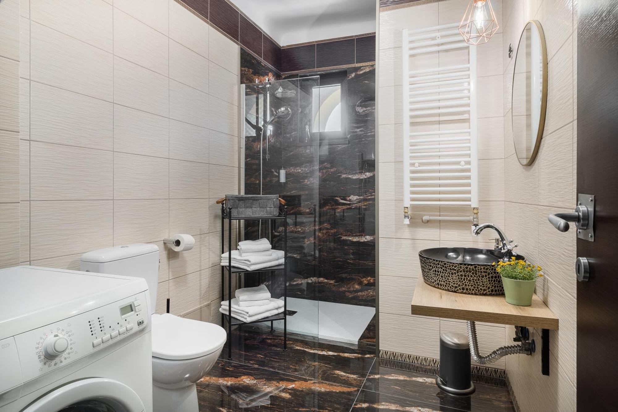 Moonlight Central Apartments Oradea Buitenkant foto