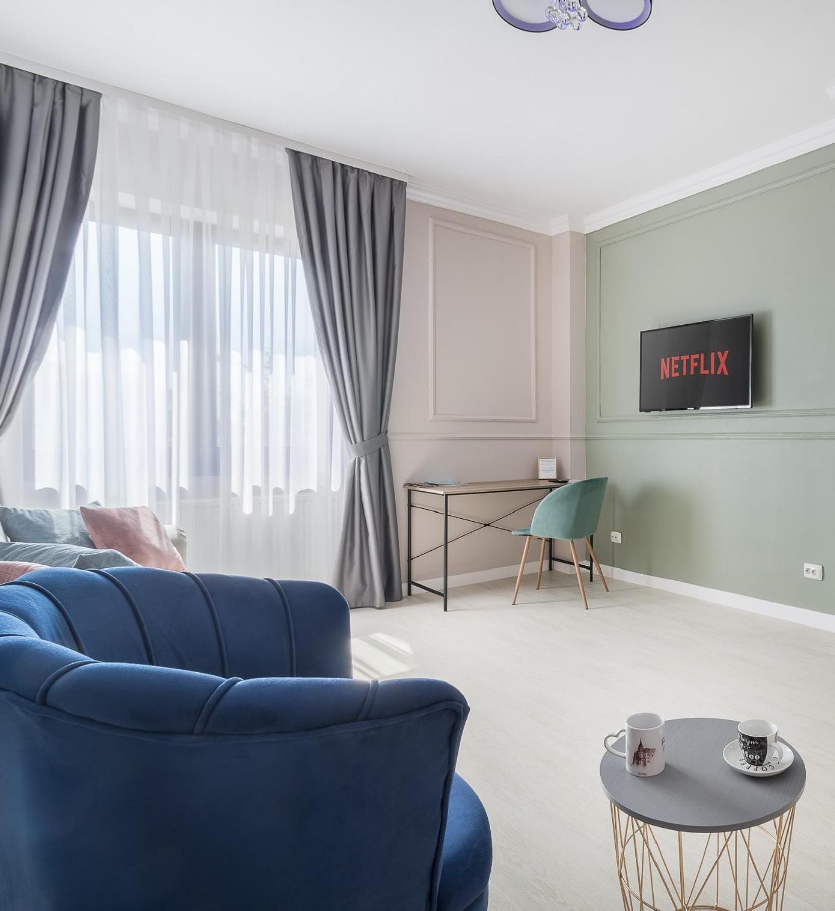 Moonlight Central Apartments Oradea Buitenkant foto